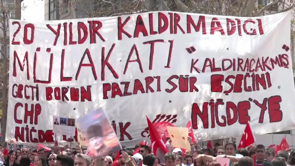 Kılıçdaroğlu'nun Niğde mitinginde yurttaşlar ağaçlara çıktı