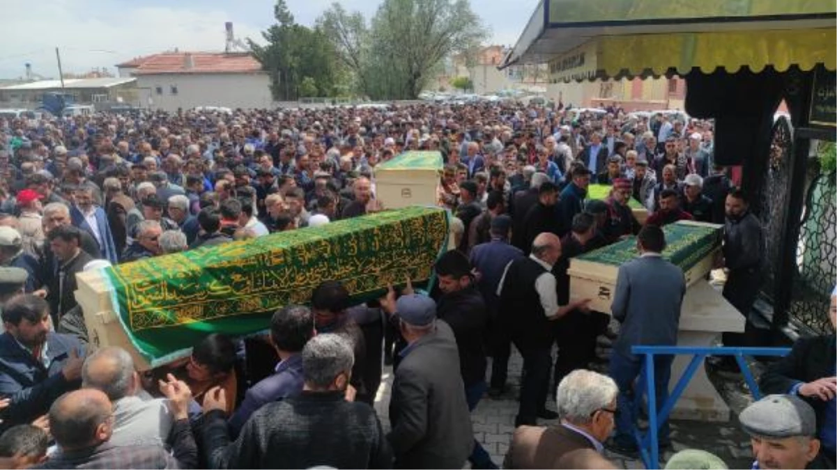 Konya'da trafik kazası: 4'ü birebir aileden 5 kişi hayatını kaybetti