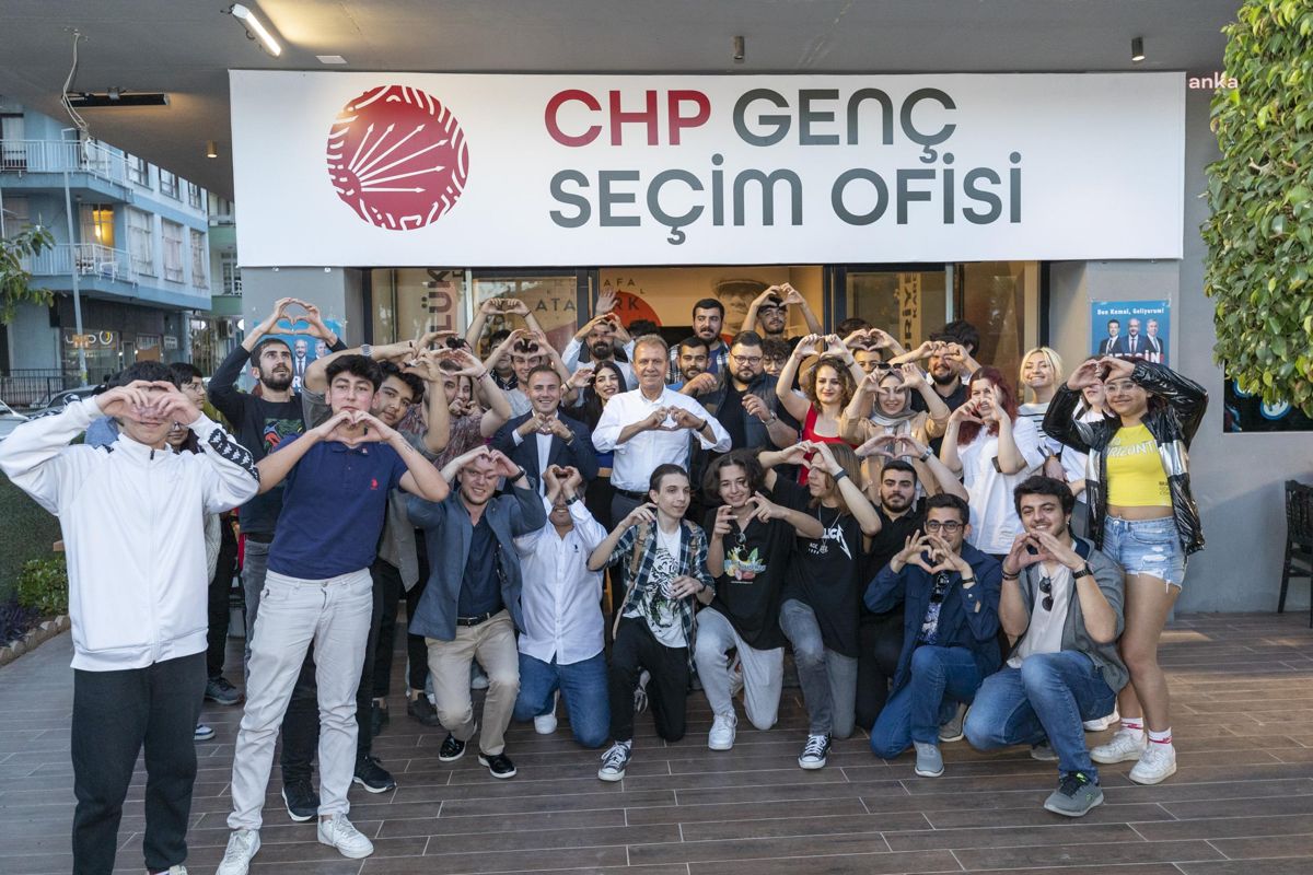 Mersin Büyükşehir Belediye Lideri Vahap Seçer Gençlerle Bir Ortaya Geldi