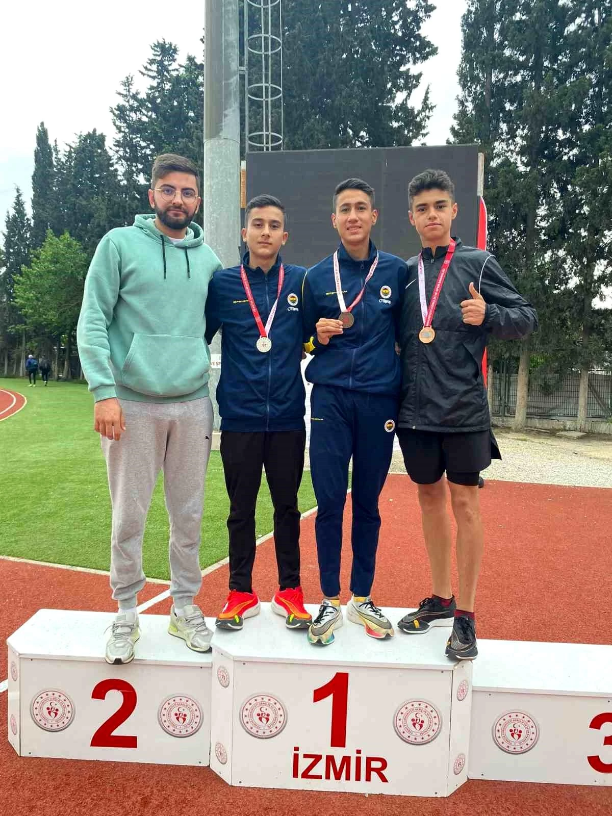 Nevşehir Belediyesi Gençlik ve Spor Kulübü Atletleri İzmir'de Madalyaları Topladı