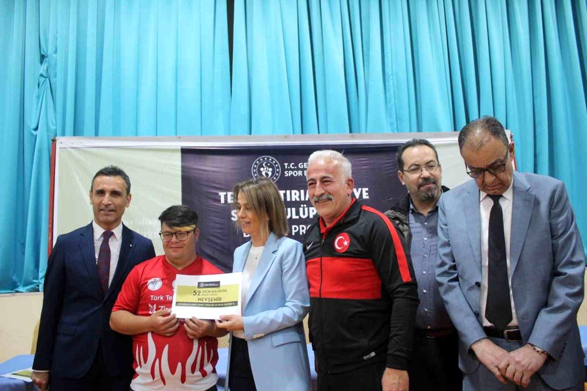 Nevşehir'deki Amatör Spor Kulüplerine Birebir ve Nakdi Yardım Yapıldı