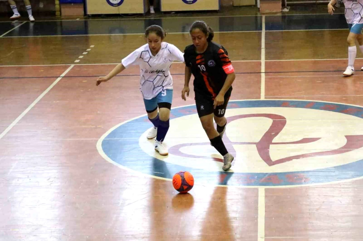 Okul Sporları Yıldız Kız-Erkek Futsal Küme Karşılaşmaları Aydın'da Başladı