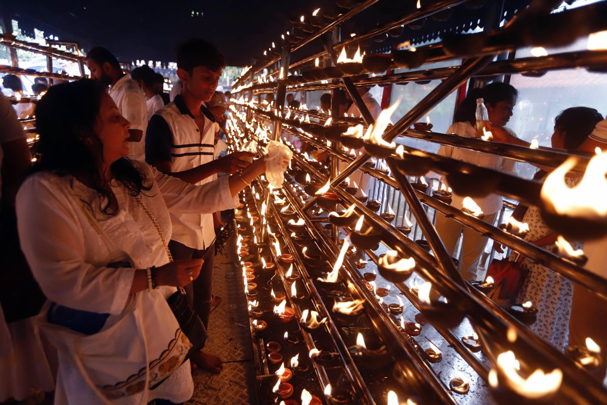 Sri Lanka'da Budistler Vesak Günü'nü kutladı