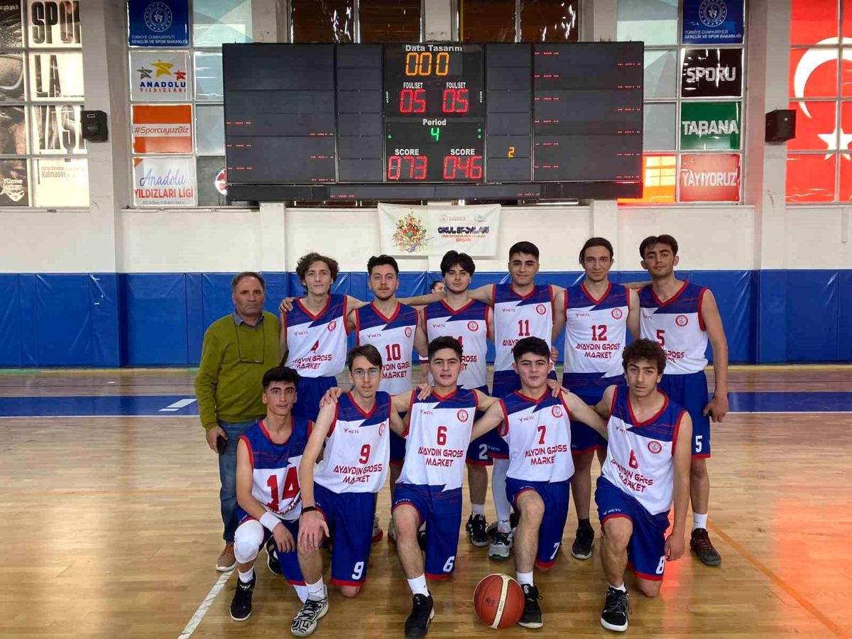 Tarihi Erzincan Lisesi Basketbol Kadrosu Türkiye Yarı Finallerine Yükseldi
