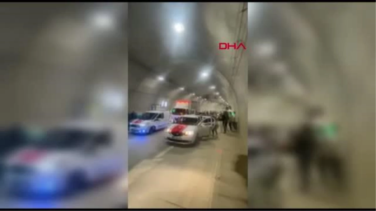 Üsküdar ve Ümraniyede Asker Cümbüşü: Konvoy Tüneli Kapattı