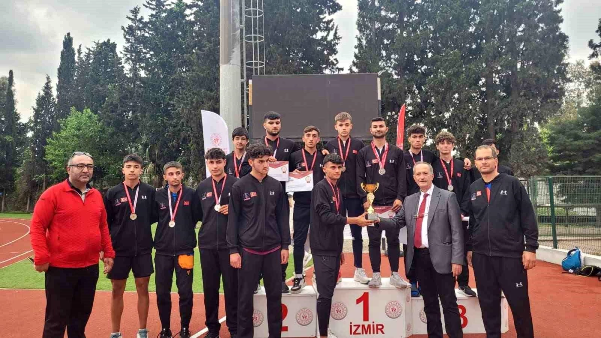 Adanalı öğrenciler Türkiye Atletizm Şampiyonasında başarılı oldu