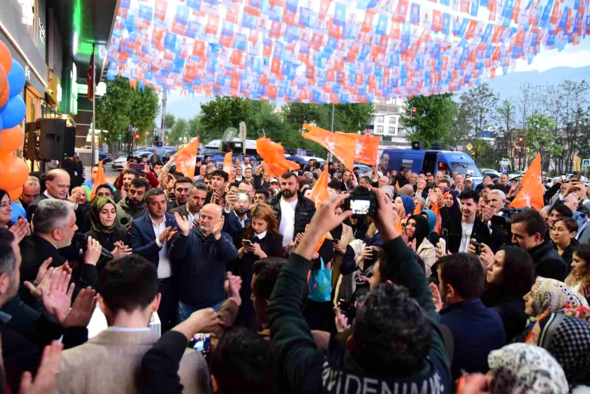 AK Parti Bursa Milletvekili Adayı Ayhan Salman, Seçim Ofisini Miting Havasında Açtı