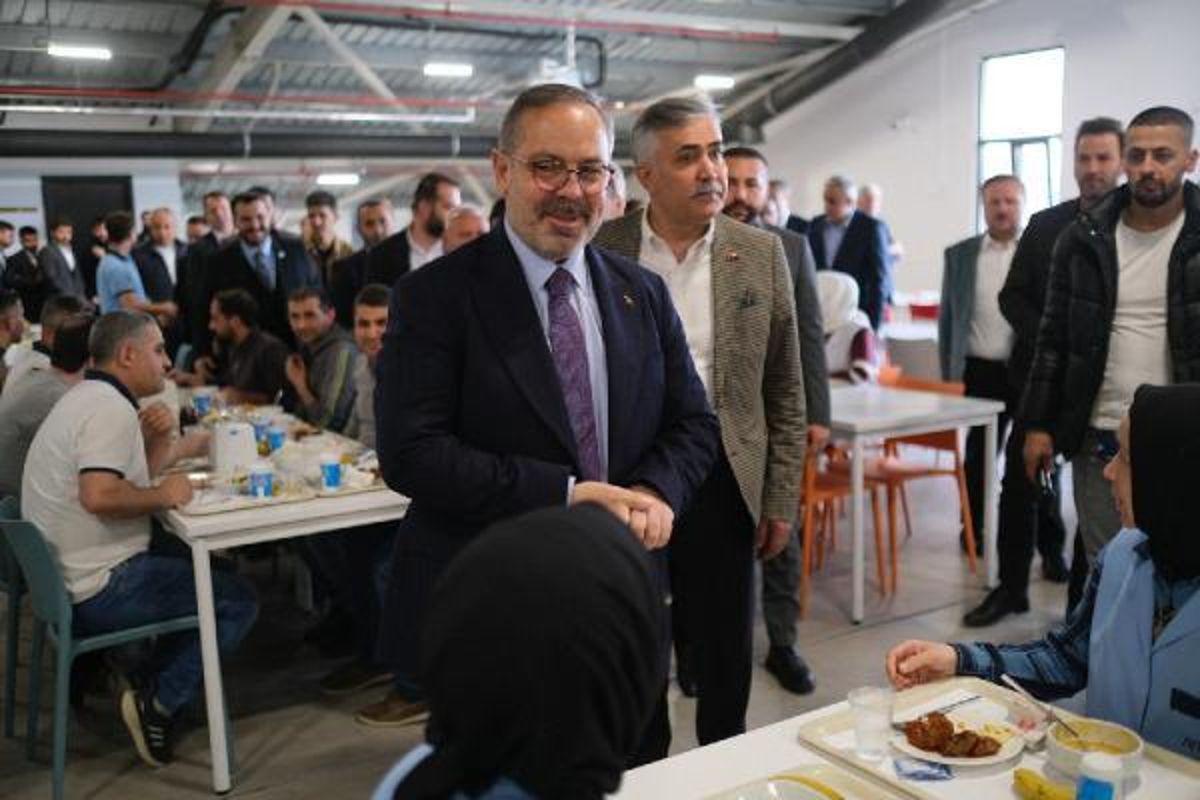 AK Parti Milletvekili Adayları Büyükçekmece'de Esnaf ve Fabrika Ziyaretleri Gerçekleştirdi