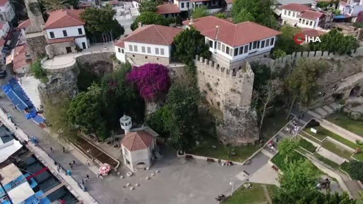 Antalya'da Mustafa Kaptan Heykeli'nin Güvercin Sembolü İkinci Sefer Kayboldu