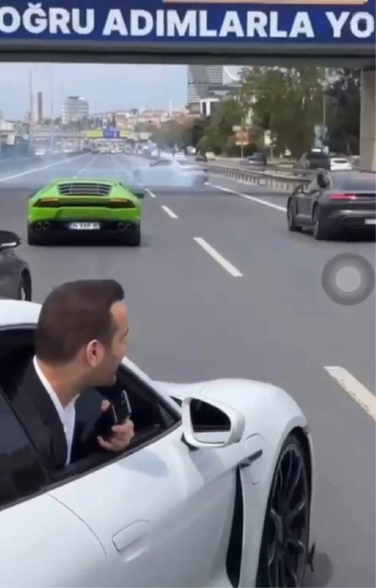 Ataşehir'de düğün konvoyunda drift yapan şoför aranıyor
