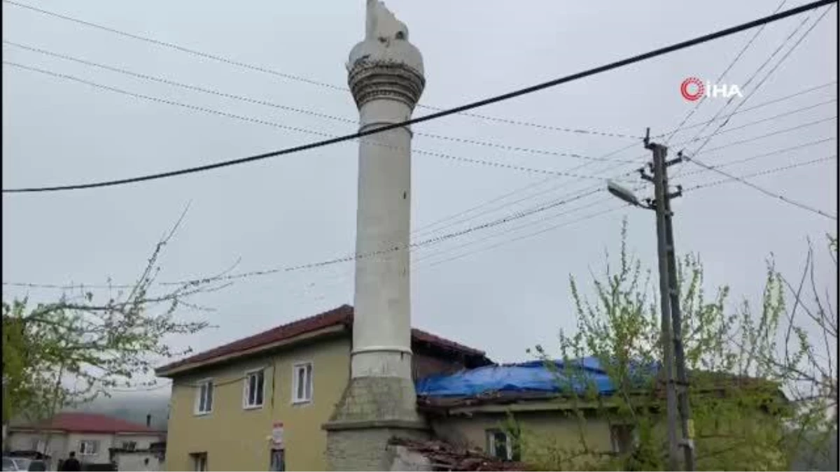 Bilecikte cami minaresine yıldırım düştü