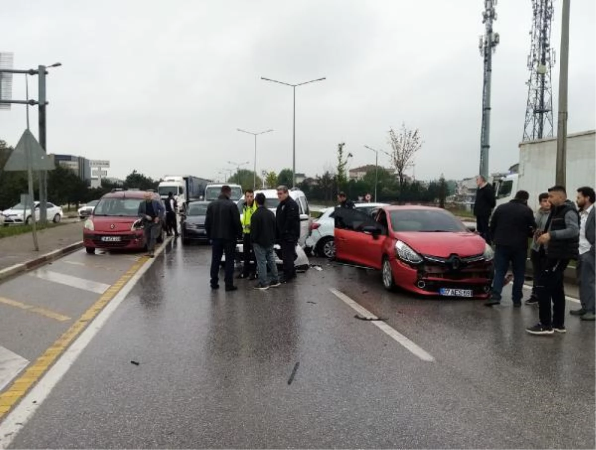 Bursa'da Yağışlı Hava Zincirleme Kaza Yarattı