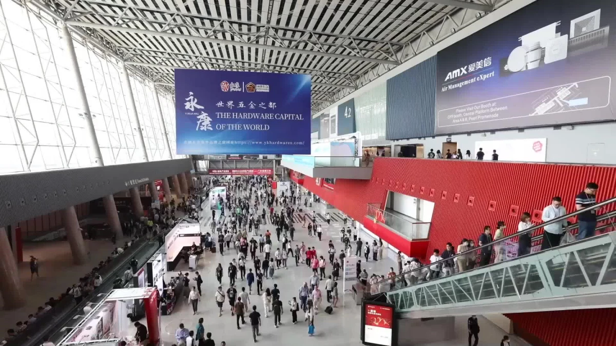 Çin'in Guangzhou kentindeki Kanton Fuarı rekor sayıda ziyaretçiye mesken sahipliği yaptı