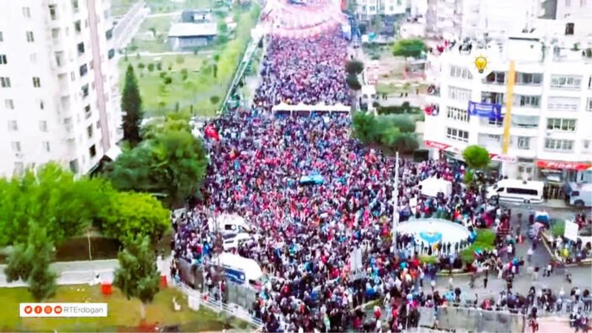 Cumhurbaşkanı Erdoğan'dan Mersin'de gövde gösterisi: Burada 80 bin kişi var, demek ki gümbür gümbür sandığa gidiyoruz