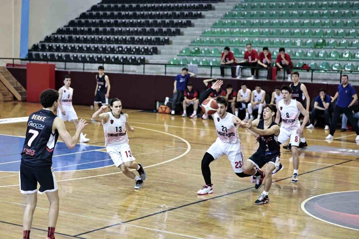 Denizli'de U18 Erkekler Basketbol Şampiyonası Başladı