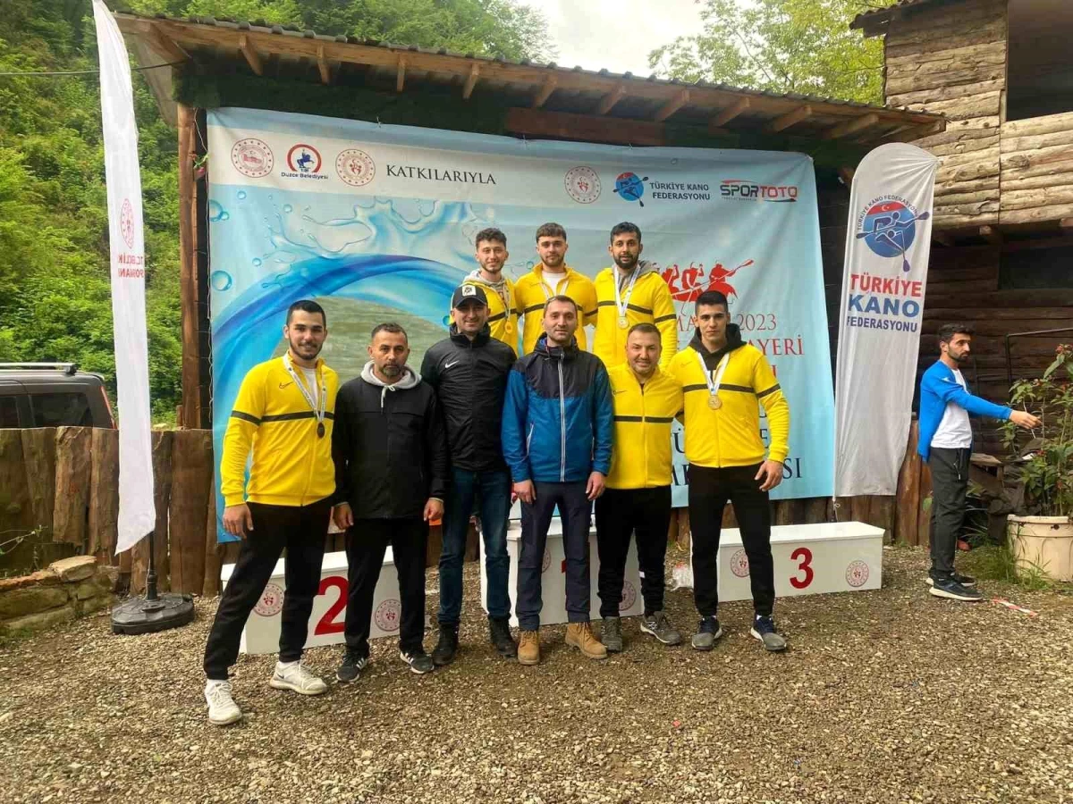Düzce'de Rafting Şampiyonası: Düzce Belediyesi Spor Akademisi Grubu Şampiyon Oldu