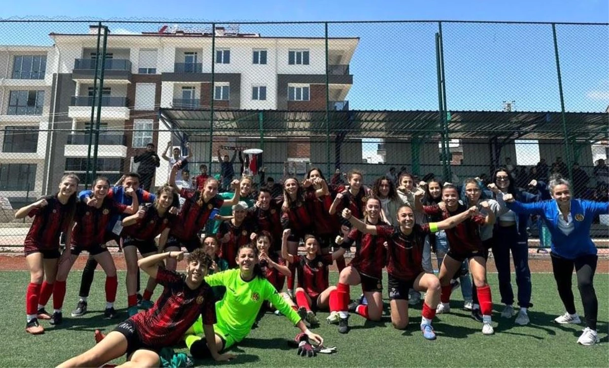 Eskişehirspor Bayan Futbol Grubu Play-Off'u Garantiledi