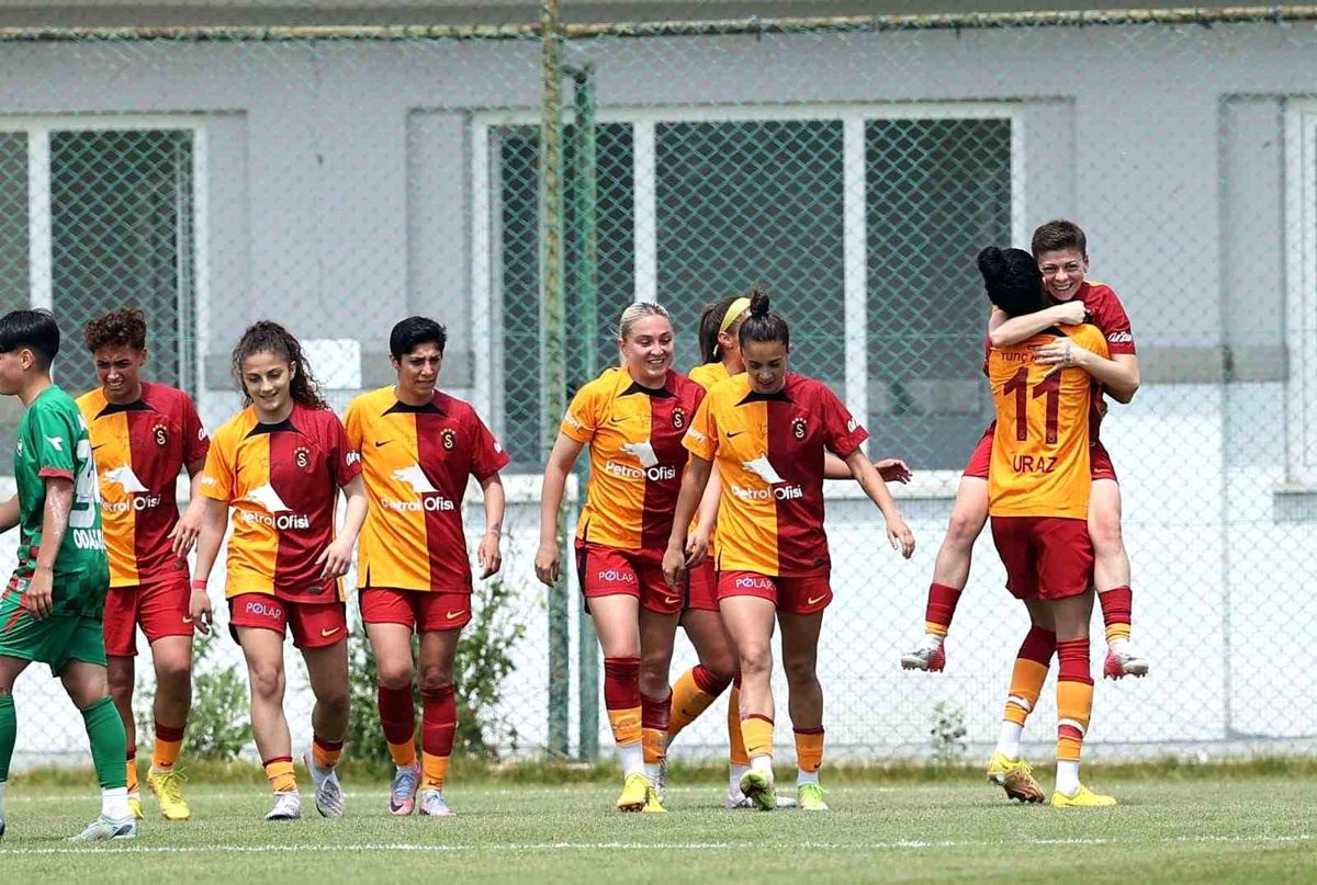 Galatasaray Bayan Futbol Kadrosu yarı finale yükseldi