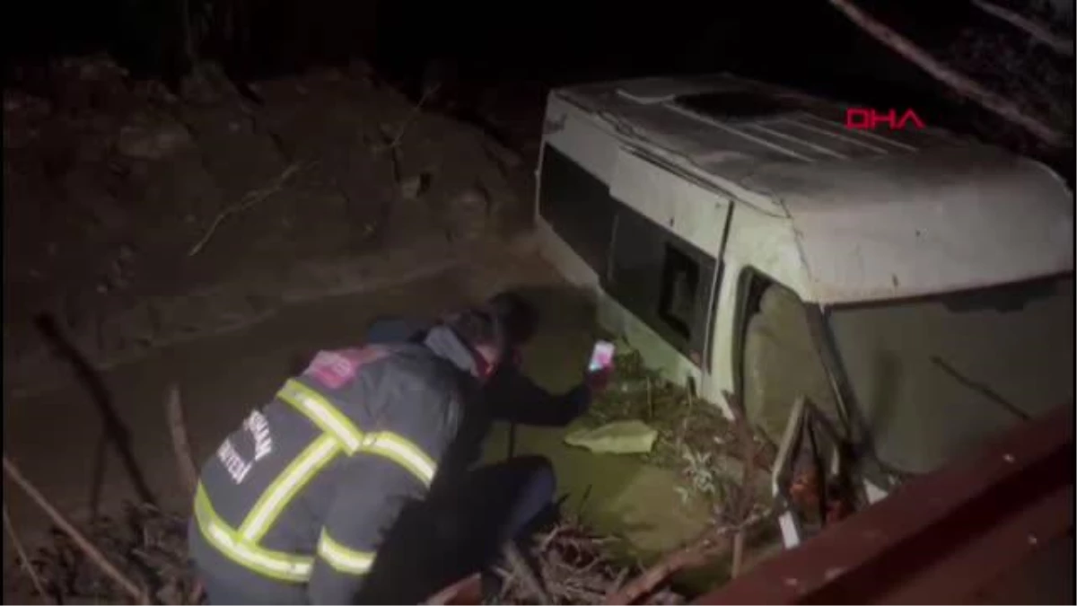 Kırıkkale'de Demir Yolu Emekçilerini Taşıyan Minibüs Sele Kapıldı: 6 Yaralı