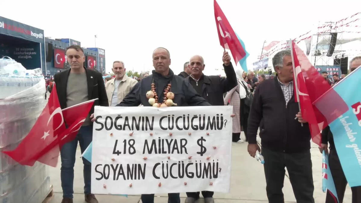 Maltepe'de yapılan Büyük İstanbul Mitingi'nde soğanlı protesto
