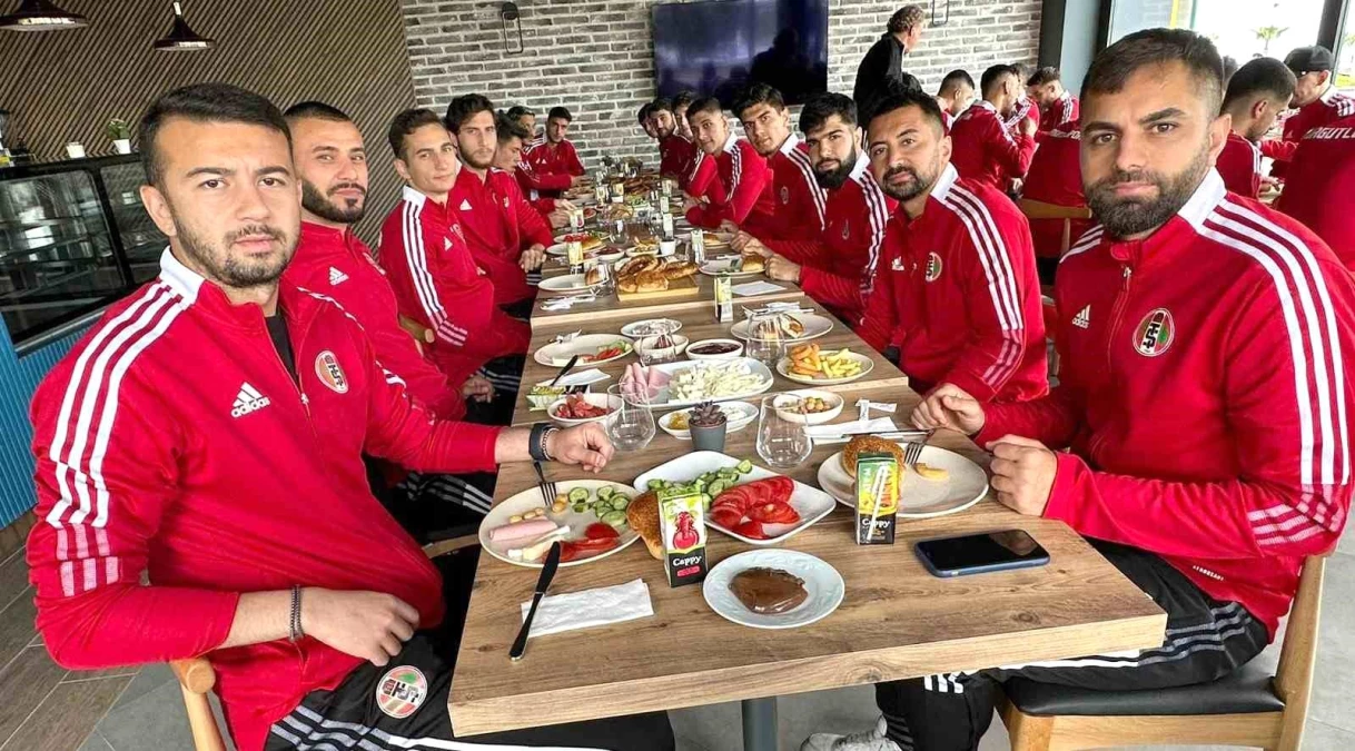 Turgutlusporlu Futbolcular Kuşadasıspor Maçı Öncesi Moral Depoladı